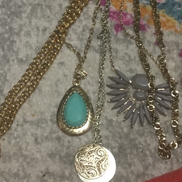Jewelry - Gold necklace bundle